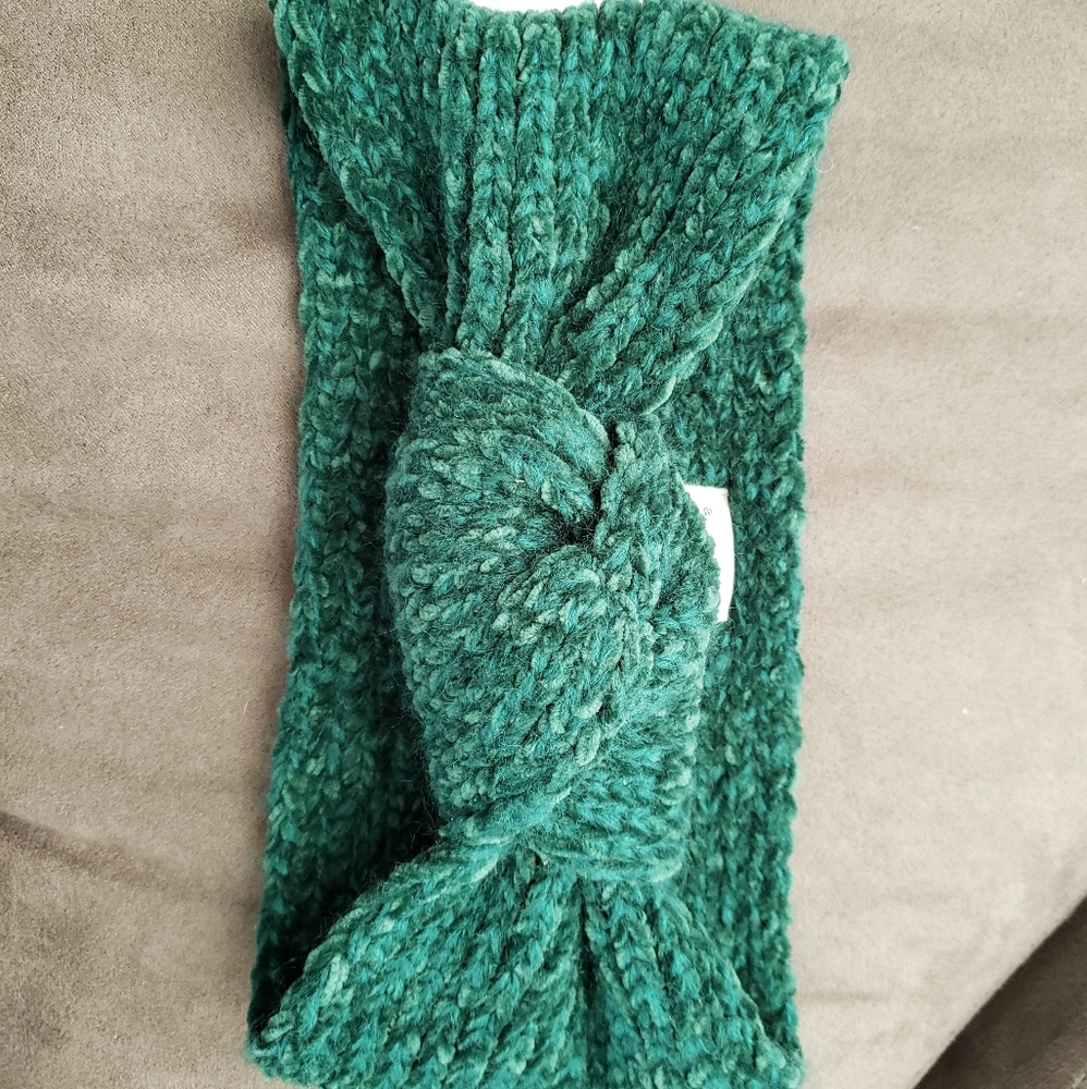Green knotted headband